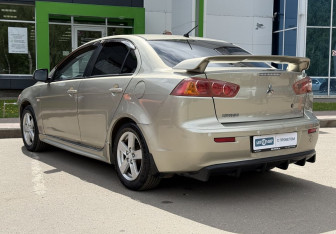 Подержанный автомобиль Mitsubishi Lancer Sedan 2007 года (7 фото)