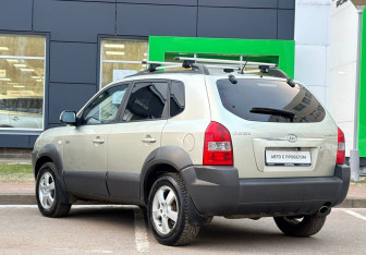 Подержанный автомобиль Hyundai Tucson 2007 года (7 фото)