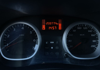 Подержанный автомобиль Renault Duster 2012 года (12 фото)