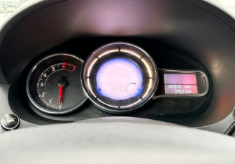 Подержанный автомобиль Renault Fluence 2013 года (11 фото)