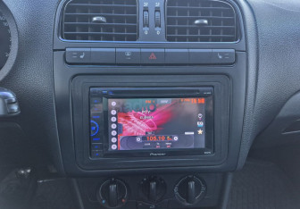 Подержанный автомобиль Volkswagen Polo Sedan 2011 года (14 фото)