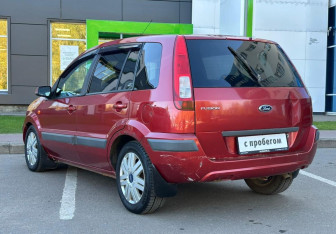 Подержанный автомобиль Ford Fusion 2006 года (7 фото)