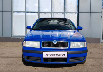 Подержанный автомобиль Skoda Octavia Liftback 2008 года (2 фото)
