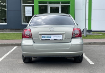 Подержанный автомобиль Toyota Avensis Sedan 2006 года (6 фото)