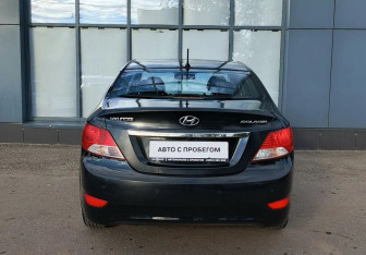 Подержанный автомобиль Hyundai Solaris Sedan 2012 года (5 фото)