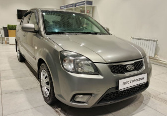 Подержанный автомобиль Kia Rio Sedan 2010 года (3 фото)