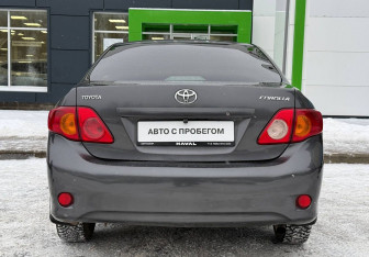 Подержанный автомобиль Toyota Corolla Sedan 2007 года (6 фото)