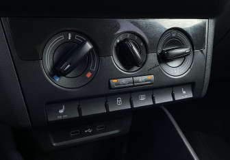 Подержанный автомобиль Skoda Rapid Liftback 2021 года (13 фото)