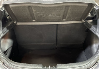 Подержанный автомобиль Hyundai Solaris Hatchback 2013 года (17 фото)