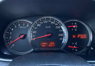 Подержанный автомобиль Nissan Teana 2010 года (12 фото)