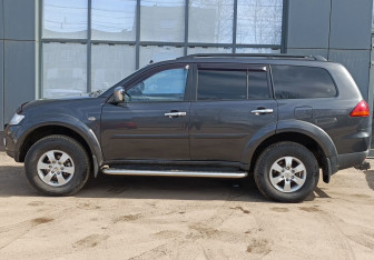 Подержанный автомобиль Mitsubishi Pajero Sport 2010 года (7 фото)
