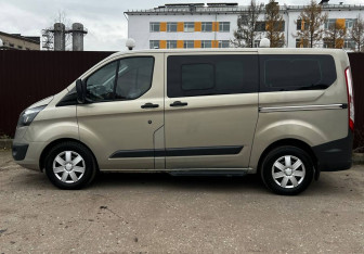Подержанный автомобиль Ford Tourneo Custom 2017 года (4 фото)