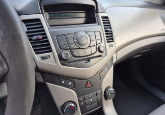 Подержанный автомобиль Chevrolet Cruze Sedan 2012 года (13 фото)