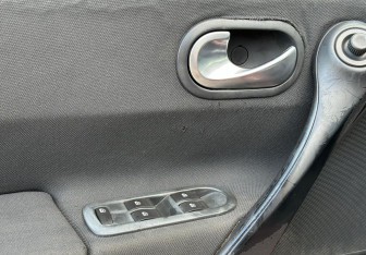 Подержанный автомобиль Renault Megane Sedan 2007 года (13 фото)