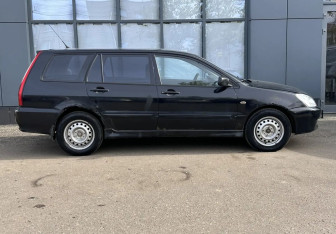 Подержанный автомобиль Mitsubishi Lancer Wagon 2007 года (8 фото)