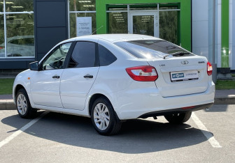 Подержанный автомобиль LADA (ВАЗ) Granta Liftback 2016 года (7 фото)