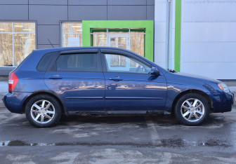 Подержанный автомобиль Kia Cerato Hatchback 2005 года (4 фото)