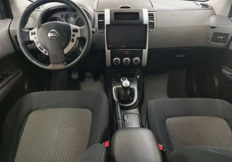 Подержанный автомобиль Nissan X-Trail 2007 года (10 фото)