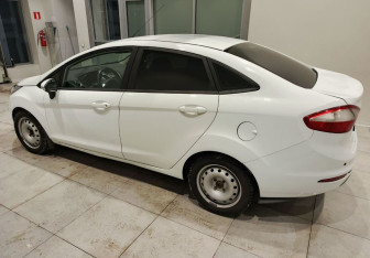 Подержанный автомобиль Ford Fiesta Sedan 2016 года (5 фото)