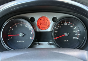 Подержанный автомобиль Nissan Qashqai 2007 года (13 фото)