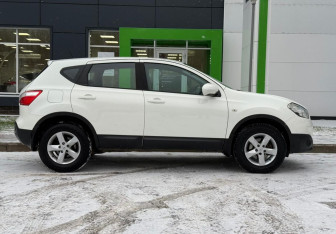 Подержанный автомобиль Nissan Qashqai 2010 года (4 фото)