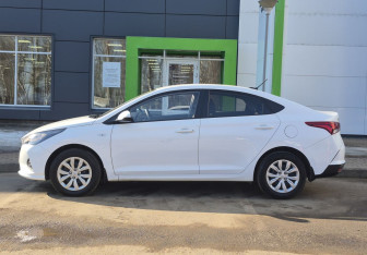 Подержанный автомобиль Hyundai Solaris Sedan 2021 года (4 фото)