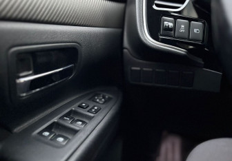 Подержанный автомобиль Mitsubishi Outlander 2017 года (16 фото)