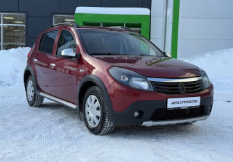 Подержанный автомобиль Renault Sandero 2011 года (3 фото)