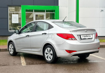 Подержанный автомобиль Hyundai Solaris Sedan 2015 года (7 фото)