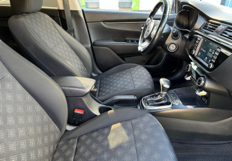 Подержанный автомобиль Kia Rio Hatchback 2017 года (9 фото)