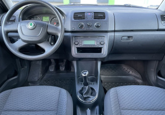 Подержанный автомобиль Skoda Fabia Wagon 2011 года (11 фото)