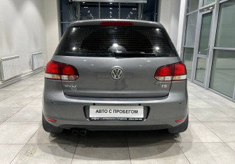 Подержанный автомобиль Volkswagen Golf Hatchback 2012 года (6 фото)