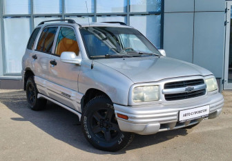 Подержанный автомобиль Chevrolet Tracker 2003 года (4 фото)