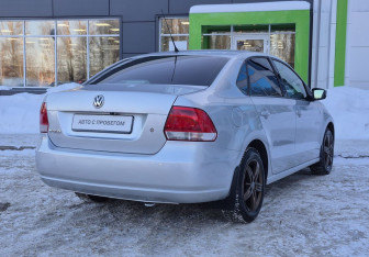 Подержанный автомобиль Volkswagen Polo Sedan 2011 года (5 фото)