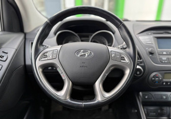Подержанный автомобиль Hyundai ix35 2014 года (12 фото)