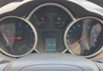 Подержанный автомобиль Chevrolet Cruze Sedan 2012 года (12 фото)