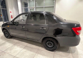 Подержанный автомобиль LADA (ВАЗ) Granta Sedan 2013 года (8 фото)