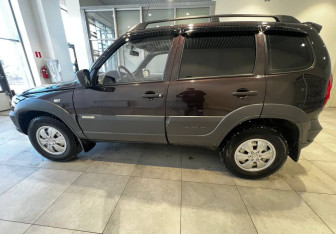 Подержанный автомобиль Chevrolet Niva 2014 года (5 фото)