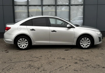Подержанный автомобиль Chevrolet Cruze Sedan 2014 года (4 фото)