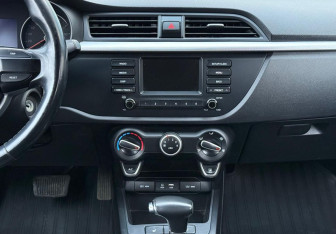 Подержанный автомобиль Kia Rio Sedan 2018 года (14 фото)