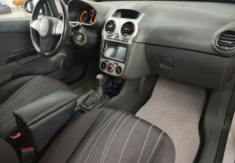 Подержанный автомобиль Opel Corsa 2010 года (11 фото)