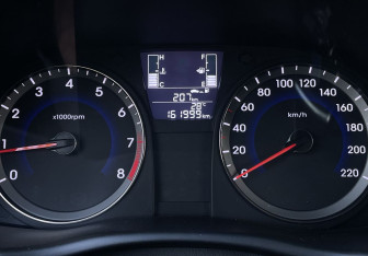 Подержанный автомобиль Hyundai Solaris Sedan 2015 года (12 фото)