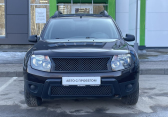 Подержанный автомобиль Renault Duster 2014 года (2 фото)