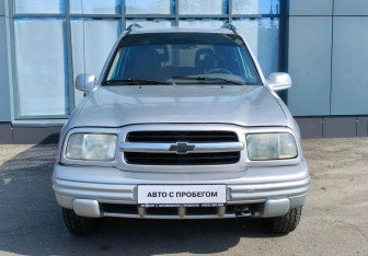 Подержанный автомобиль Chevrolet Tracker 2003 года (3 фото)