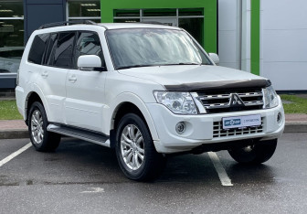 Подержанный автомобиль Mitsubishi Pajero 2014 года (3 фото)