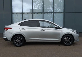 Подержанный автомобиль Hyundai Solaris Sedan 2021 года (4 фото)