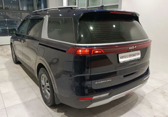 Подержанный автомобиль Kia Carnival 2021 года (9 фото)