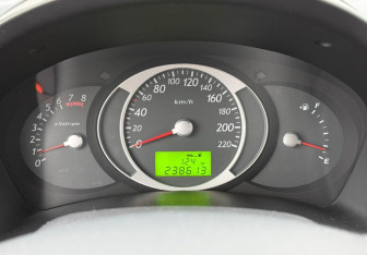 Подержанный автомобиль Hyundai Tucson 2008 года (12 фото)