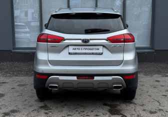 Подержанный автомобиль Geely Atlas 2018 года (8 фото)