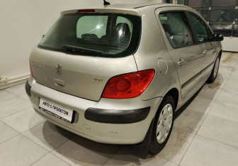 Подержанный автомобиль Peugeot 307 Hatchback 2007 года (6 фото)